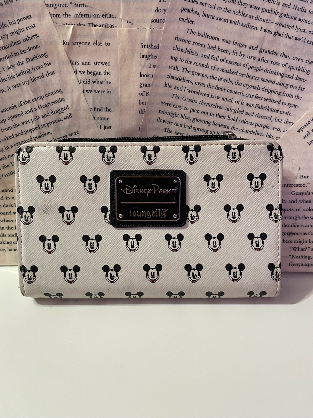 Loungefly Mickey Mouse Wallet
Black and White